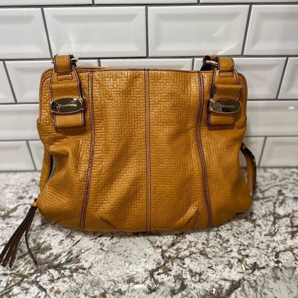 B. Makowsky shoulder bag